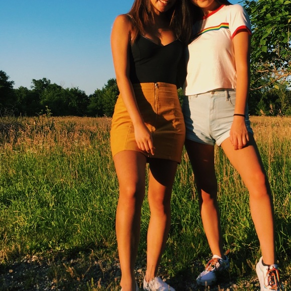 Yellow skirt - Picture 3 of 3